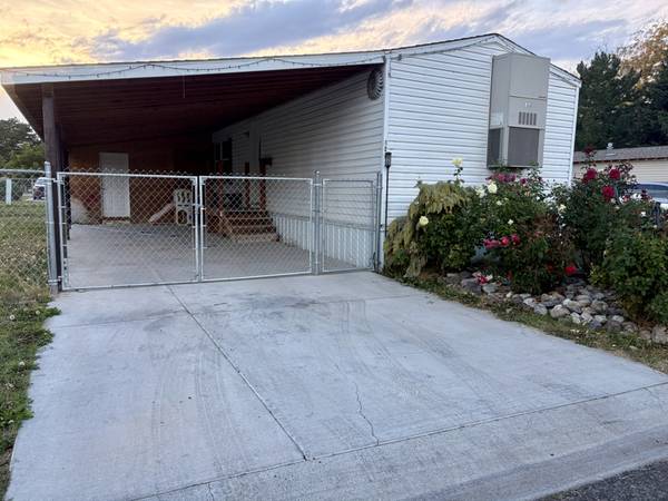 $1350.00 / 3br - 715 Center St E Trlr 12763963189192579120