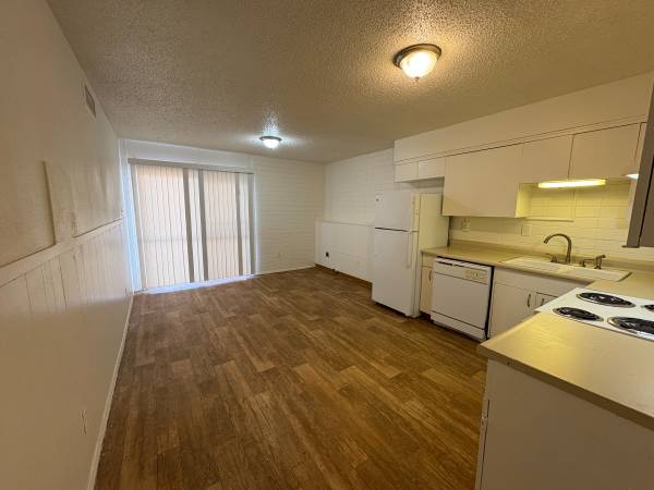 $1,205 / 3br - 1285ft2 - ¡¡DISPONIBLE AHORA!! (Colony Garden Apartments)63687913060867121