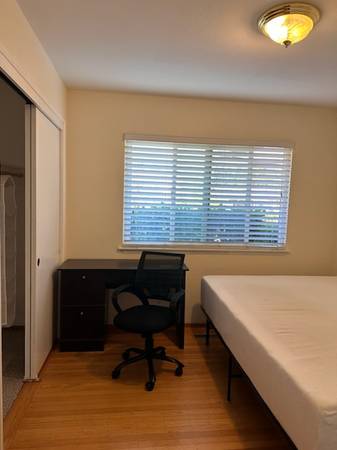 $1,200 / 4br - 120ft2 - A furnished private room in a large house for rent. (saratoga)63682870664705121