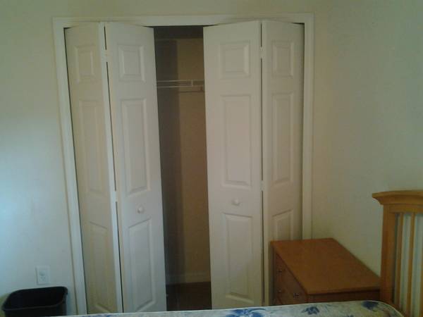 $300 300 every week nice fully furnish bedroom in prime location (9503 ara dr)64002493325570122