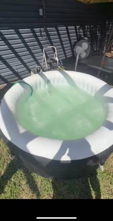 Inflatable hot tub 1