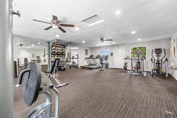 $2,270 / 1br - 640ft2 - Gran comunidad, piso vinílico de tablones, piscina con estilo de resort (dublin / pleasanton / livermore)63658079698817124