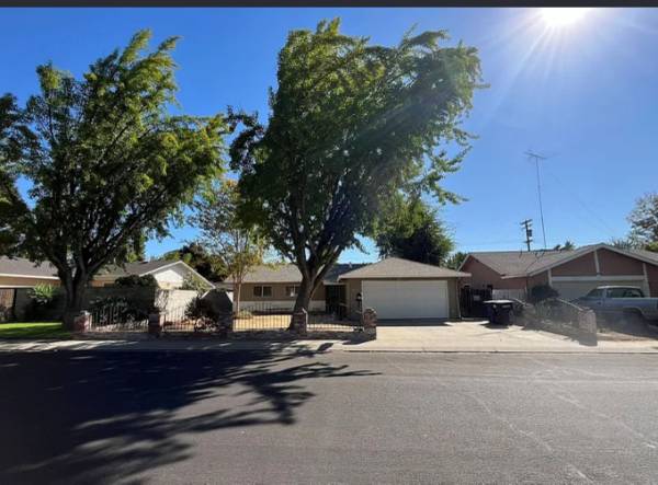 $1,850 / 3br - 01036ft2 - 304 Tennyson Dr, (Modesto)63970160260738120
