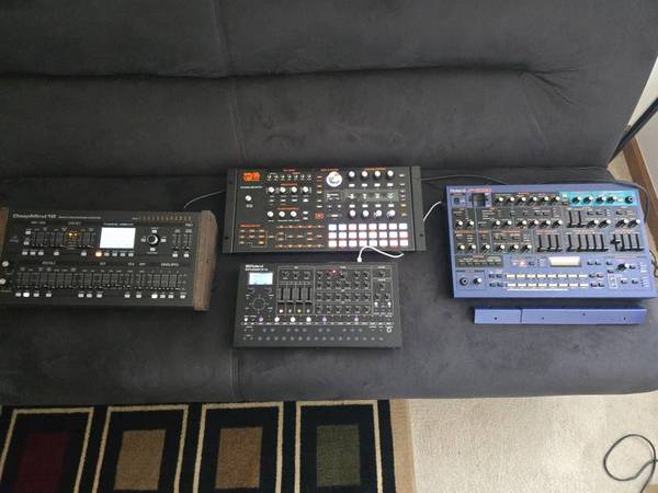 Roland JP8080,ASM Hydrasynth,Behringer DeepMind 12D, Roland SH-4d 1
