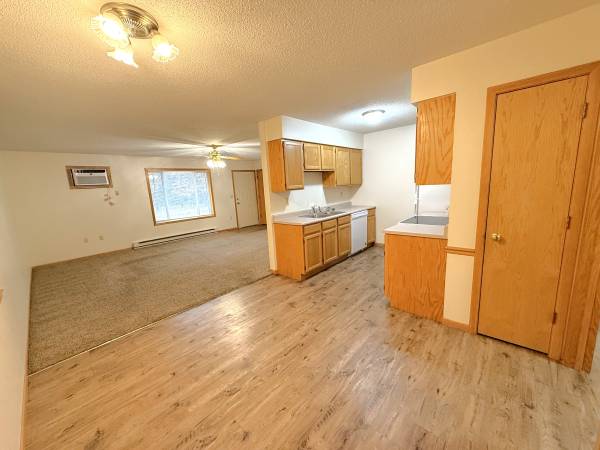 $995 / 2br - 1042ft2 - Spacious 2BR/1BA + Garage – Washer/Dryer + Patio – $995/mo | Altoona (Altoona, WI)63845960168065122
