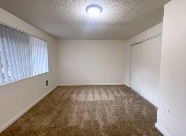 $1,725 / 2br - Affordable & Spacious 2 Bedroom Townhome - Pets Always Welcome (Milwaukie)64039061174914121