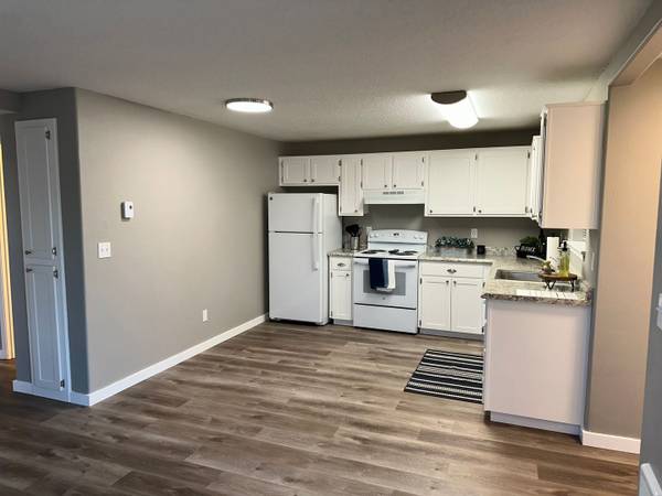 $1,599 / 2br - 720ft2 - Fishing For a Great Deal? We'll Hook You Up! ONE MONTH FREE! (Portland / Mt. Scott)63777227651073122
