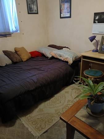 Small room available in shared house 1