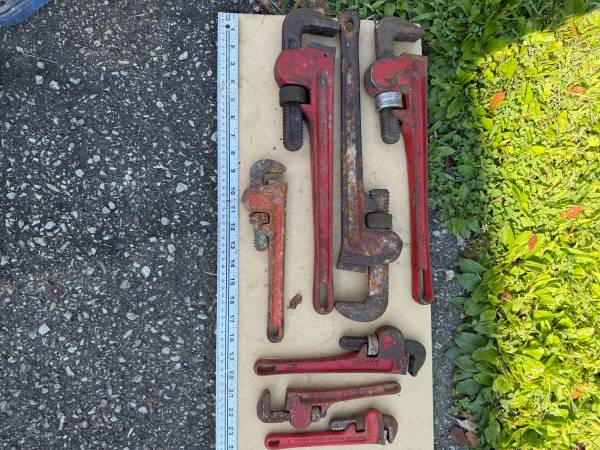 Assorted pipe wrenches 1