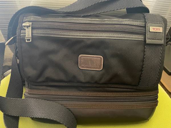 TUMI Alpha Bravo Beer Crossbody Shoulder Bag in excellent condition 1