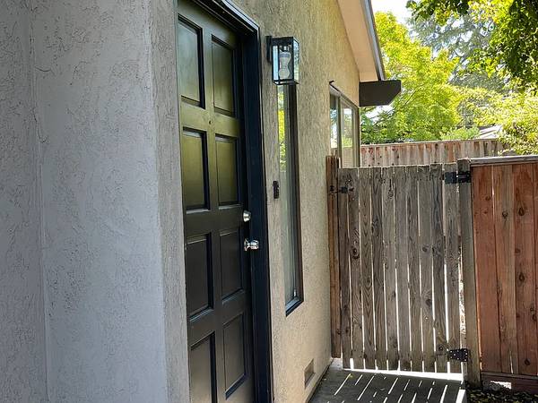 $1,600 / 2br - 990ft2 - Casa en Palo Alto de 2 hbt/2 ba Barron Park AC Patio y entrada privados (palo alto)63879903514755123