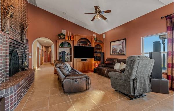 $2,200,000 / 7br - 7894ft2 - Camas Autumn Hills Estate: 5 Acres, River Views, 7 Beds (Camas)64297998167939122