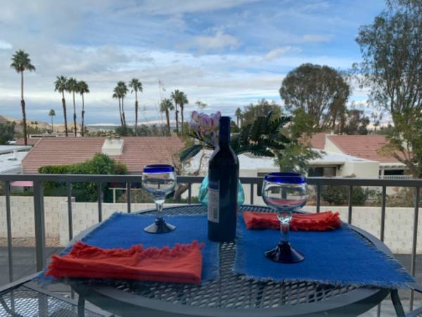 $1900.00 / 2br - 924ft2 - 2 habitaciones/1 baño condominio en South Palm Desert con VISTAS al valle y montañas63668337230081122