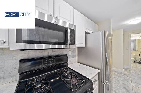 $2,900 / 1br - Exceptional 2 bed in high rise w/ garage parking included, pool/gym!! (Brighton)63802072661891121