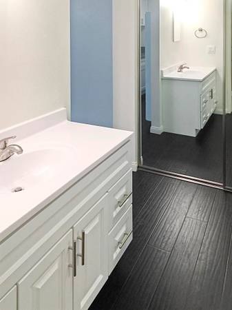 $1,945 / 500ft2 - Studio + Balcony (2711 Ellendale Pl, Los Angeles, CA)63876483768449120