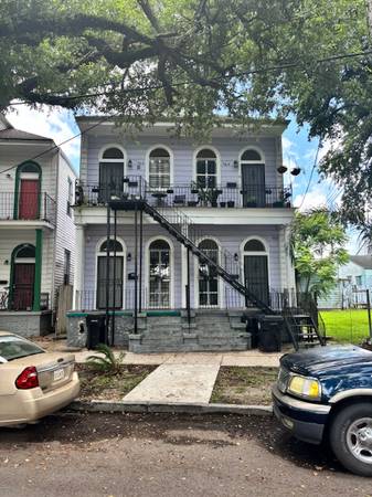 2bed 1 bath apt close to french quarter/esplanade 1