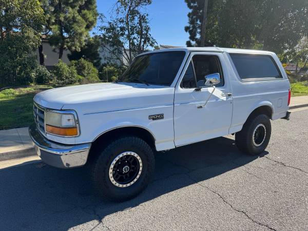 Ford Bronco 1