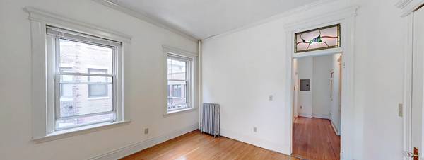 $3,700 / 2br - Fenway 2BR/1BA – Pisos de madera dura, estacionamiento y almacenamiento disponibles (Boston)63863136628227124