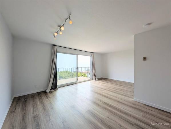 $2,750 / 435ft2 - ¡ALQUILADO! Vistas al horizonte de la ciudad y a la bahía. ¡Estacionamiento incluido! ~ J.Wavro (twin peaks / diamond hts)63861100778627124