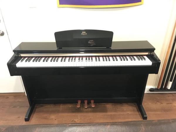 Yamaha Arius Digital Piano 1