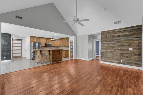 $624,900 / 3br - 1701ft2 - Lovingly upgraded home in heart of Walnut Grove63792094532609124