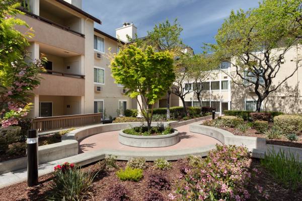 $2,411 / 1br - 722ft2 - Walk-in closets, 1B/1B, Hayward CA (hayward / castro valley)63826178728961120
