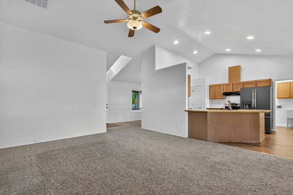 $560,000 / 3br - 2033ft2 - Nampa Over 3/4 acre Lot, 2,033sqft House, Shop, No HOA! (Nampa)64003314025857123