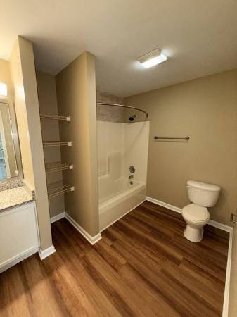 $1,300 / 1br - 820ft2 - Available Now! 1 Bedroom Apartments at Cooper Creek (Louisville)64008826159747124