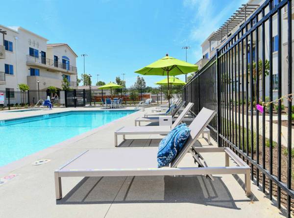 $3,045 / 2br - MOVE IN- SAVE $1000 on RENT - Modern Fitness Center, Quartz Counters (Vista)63701664781313122