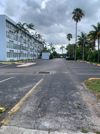 $35 RV, TRAILER, PARKING (Miami Gardens)63379566539905122