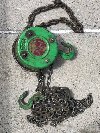 1-Ton Chain Hoist - $140 (Wen)63441595855873121