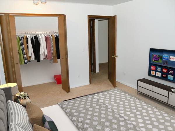 $1,085 / 1br - 850ft2 - Rochester-Large 1 BR-850 SqFt- $1,085 includes heat and water (120 Campbell St., Rochester, MI)63926728563842121