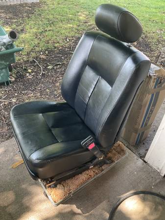 2 black bucket seats 1