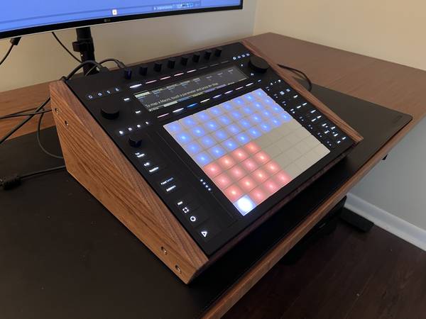 Push 3 With Stand and DeckSaver 1
