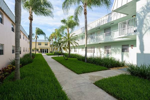 $1,915 / 2br - 1000ft2 - Great Location, Fully Remodeled Two Bed Two Bath, Great amenities! (Hollywood)64049098480387122