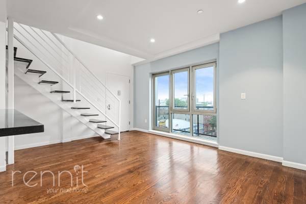 Rent-Stabilized Lofted Duplex with Private Balcony – Prime Greenpoint 1