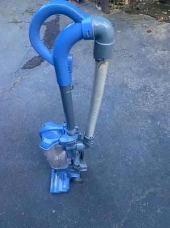 Aspiradora vertical Shark Navigator - $50 (Dawsonville)63470456853761121