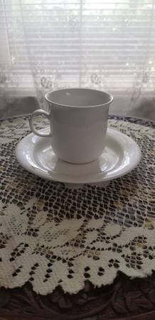 New Arabia Arctica Finland Cups and Saucer (Set of 8) 1