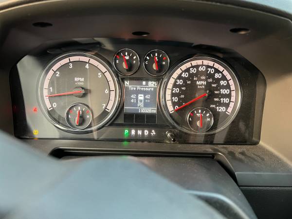 Ram Pick Up Truck: 2011 Ram Laramie Quad Cab 4x4. - $13,900 (Gurnee)63618724355587124
