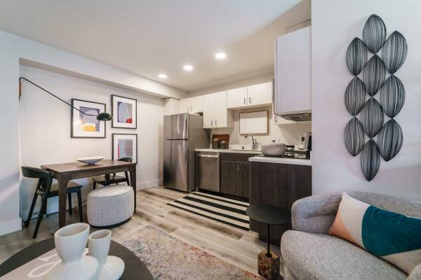 $2,101 / 1br - 646ft2 - Elevators, Two-Tone Paint, Quartz-Like Counters, Selected (Sacramento)63844737116545124