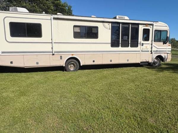 1996 Fleetwood Bounder 1