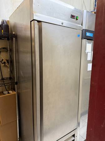 selling used 1 solid door reach in freezer 1