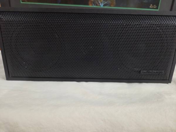 Audio Source VS Two powered speaker 1