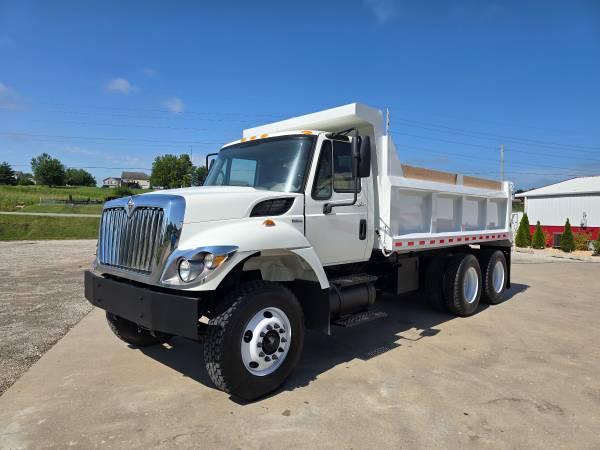 Camión volcador tandem HD INTERNATIONAL 7400 de 2008, transmisión Allison automática, aire acondicionado, 77 mil millas, ¡77K! - $65,000 (St Joseph Mo)63622676905729121