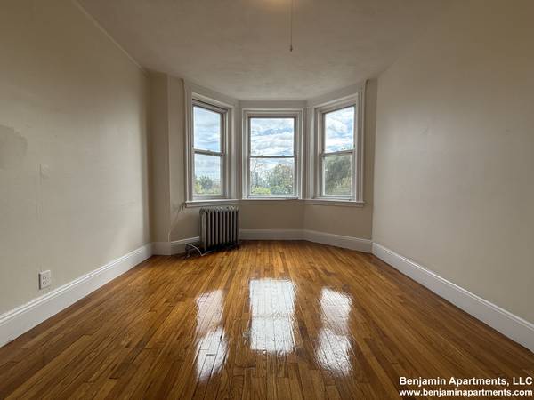 $2,275 ** Fenway studio includes Heat HW. Cat ok. Elevator in building. (Fenway)64186293660417121
