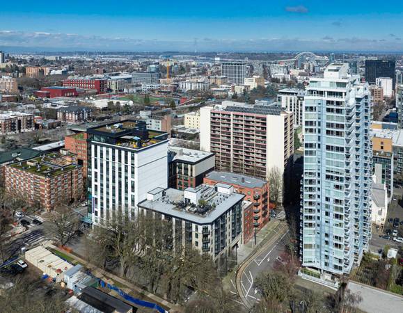 $1,295 / 1br - On-Site Management + Elevator - Right By Portland State University (Downtown Portland)64039223398275124
