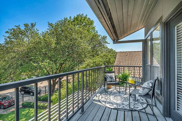$1,432 / 2br - 1278ft2 - Resident Lounge, Refrigerator, Courtyard (3701 N O'Connor Rd, Irving, TX)63796601782403120