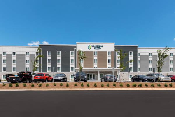 $385 / 1br - 4 millas del Salón y Museo de la Fama de RV, tarifas semanales y mensuales bajas (810 E Windsor Ave, Elkhart, IN)63665977375875121