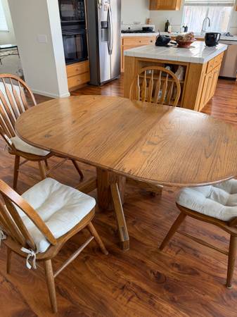Solid Oak dining table and 4 chairs 1