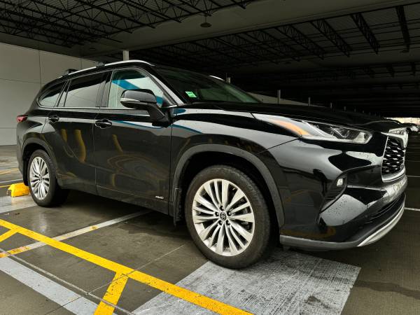 2023 Toyota Highlander Hybrid Platinum trim - $47,00063618949937795123